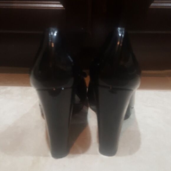STUART WEITZMAN Patent Leather Bow Heels -… - Picture 4 of 5